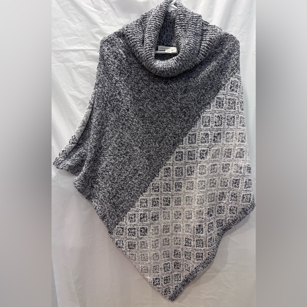 Cotton Country One Size Gray White Chunky-Knit Poncho Sweater. Cowl Neck.